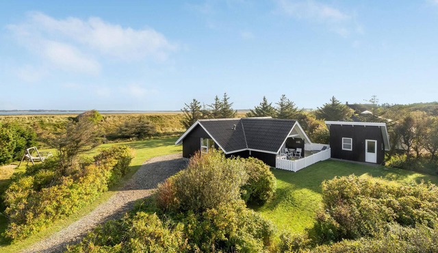 Lovely home in Vestervig with WiFi