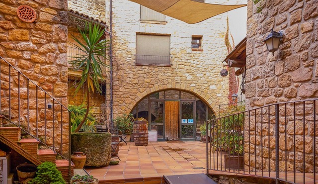 Lovely home in Vilosell with WiFi