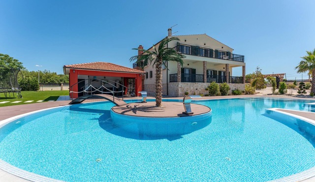 Lovely home in Visocane with private swimming pool, can be inside or outside