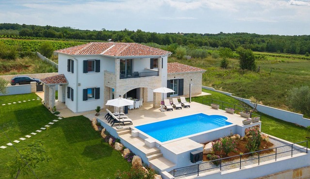 Lovely home in Vizinada