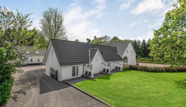 Lovely home in Vorbasse with kitchen