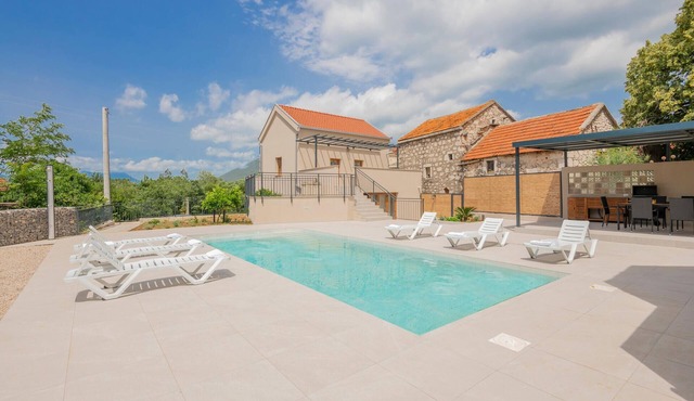 Lovely home in Vrgorac with WiFi