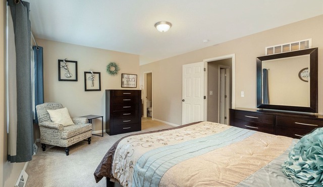 Lovely Home Near South Kansas City