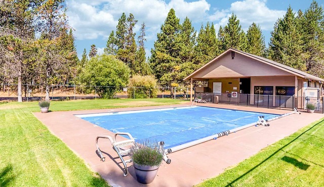 Lovely home near town with private hot tub, scenic deck, W&D, & chic decor