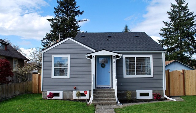 Lovely home near Ups & Tacoma downtown!