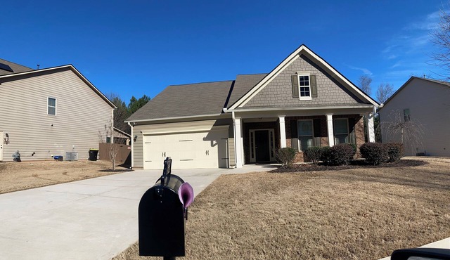 Lovely home Newnan Georgia close to hospitals, stores, restaurants, etc.