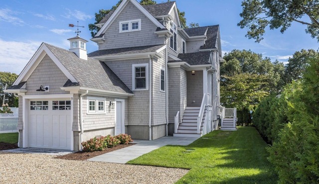 Lovely home on Patuisset Island. Walk to sandy beach RPMS175