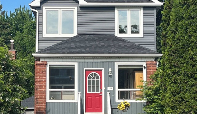 Lovely home, perfectly situated, fifteen minutes to World Cup Venue, BMO Field!