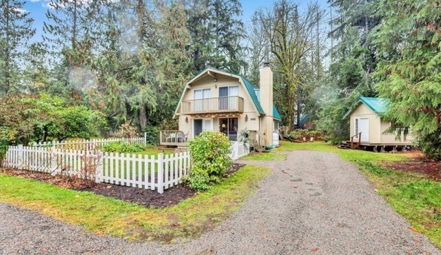 Lovely Home Private Hot Tub Fireplace WI-FI King Bed Hiking Fishing Ski resorts