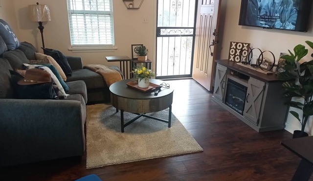 Lovely home, sleep six, quiet area, lots of family games, large yard