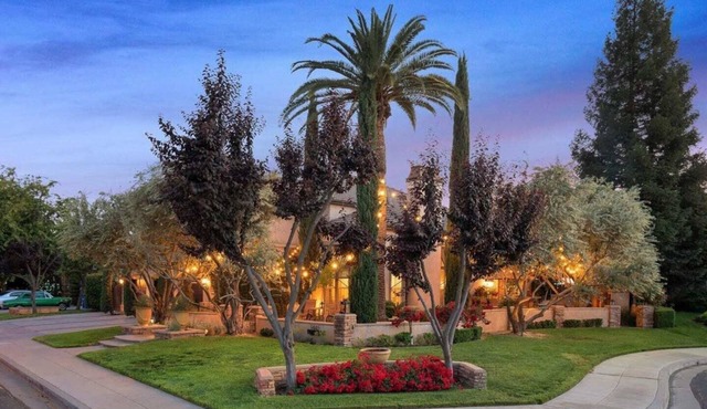 Lovely home w/pool, spa, outdoor grill and more!