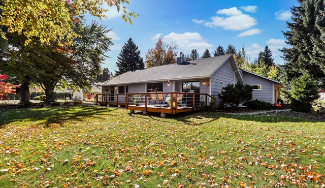 Lovely Home w/Private Dry Sauna, Fireplace, Free WiFi - Close to Skiing