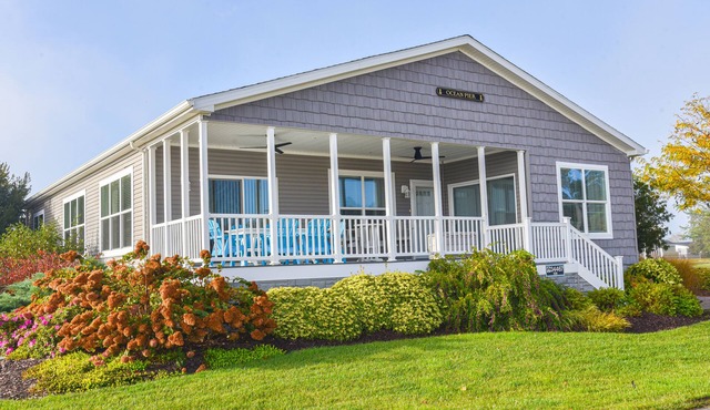 Lovely home-waterfront, beach, pools, pet friendly!