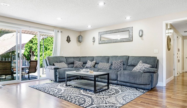 Lovely home with nearby beach access, patio, hammock and washer/dryer