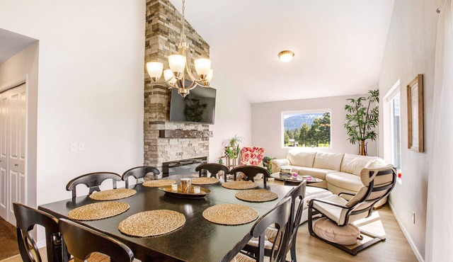 Lovely home with deck, Hidden Valley views, free WiFi, & private washer/dryer