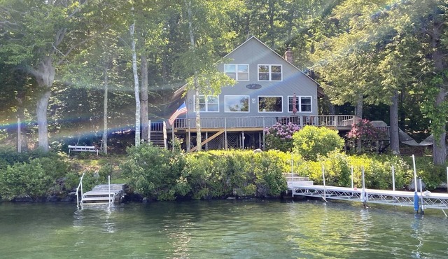 Lovely Home with large deck and beautiful Views of the Lake Big Barndoor Island-