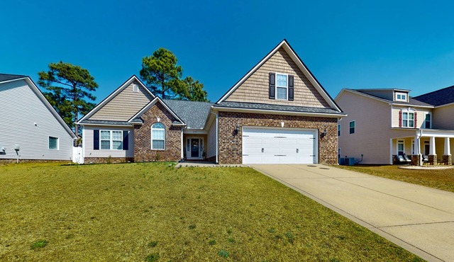 Lovely home with screened-in patio, fireplace, pool, playground, & gym access