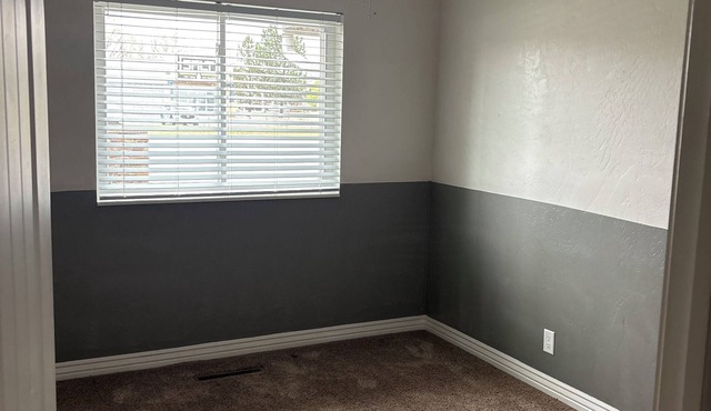 Lovely home with three bedrooms, which I will be sharing one bedroom one bath