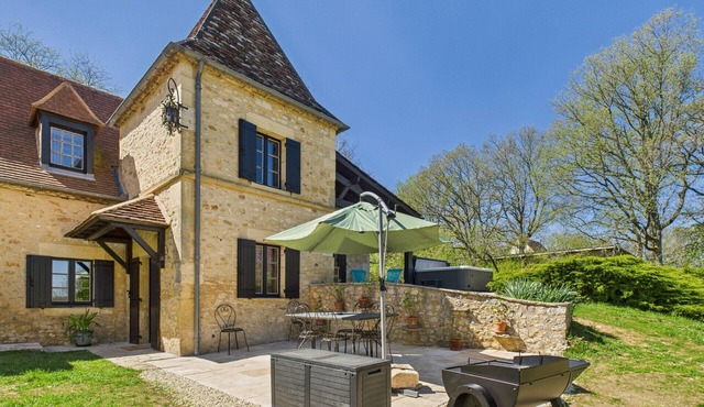 Lovely house with jacuzzi for 8 people