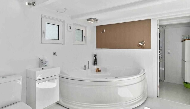 Lovely house by the water with cozy courtyard