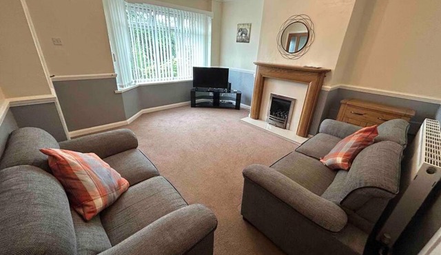 Lovely house & driveway parking