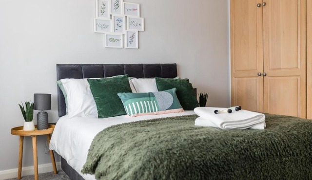 Lovely House in Welwyn with Garden and Off road parking