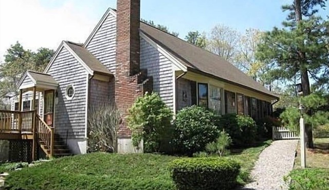 Lovely house near the Private Lake and the CC Bike Path! Sleeps 6