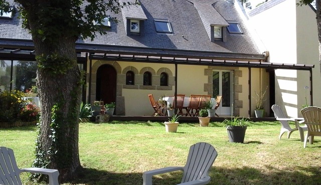 LOVELY HOUSE WITH SAUNA AND VERY PLEASANT GARDEN, 2 MINUTES WALK FROM THE RANCE RIVER.