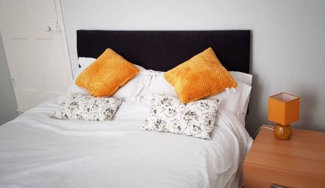 Lovely House with free Parking wifi