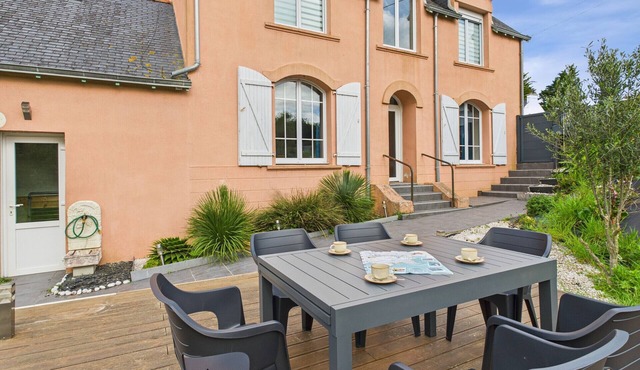 Lovely house with garden and terrace for 4