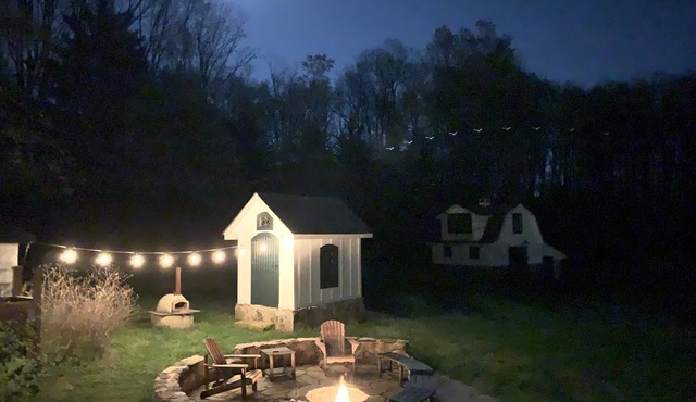 Lovely Hunt Country 3-bedroom cottage with large deck & firepit on 3 acres
