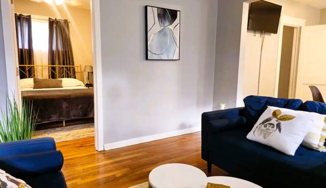 Lovely in Larchmere! near Cleveland Clinic, CWRU, Univ Hosp, Downtown.