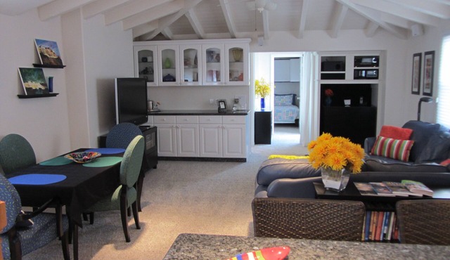 Lovely La Jolla Shores Getaway - Easy Walk to Beach!