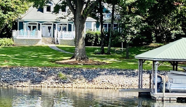 Lovely Lakefront Oasis on Kiser Island w/Private Dock & Brilliant Sunsets!