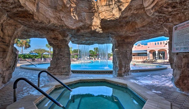 Lovely Lady Lake Home with Resort Amenities and Lanai!