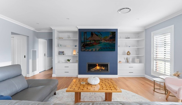 Lovely Laffing Waters - Modern + Peaceful with Gym