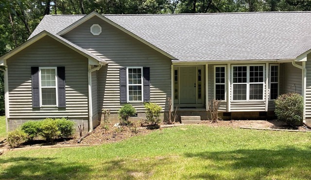 Lovely Lake Home Close to Callaway Gardens & Auburn