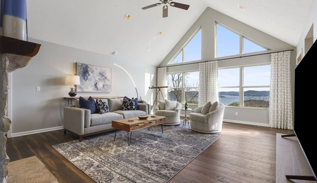 Lovely Lake Home with Stunning Views-Your perfect Table Rock Lake Getaway Awaits