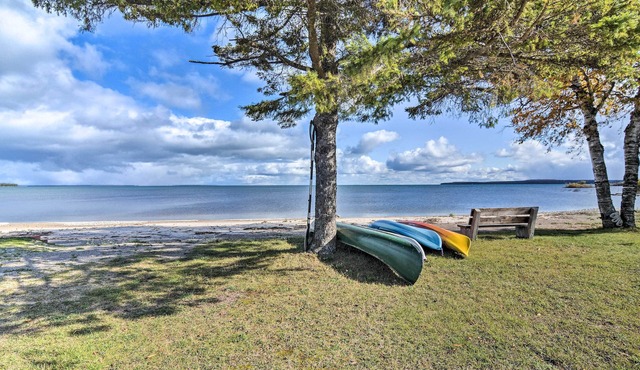 Lovely Lake Huron Getaway: Beach Access & Kayaks!