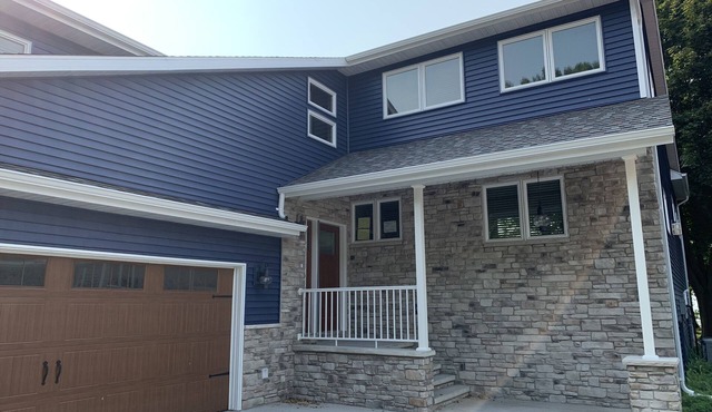 Lovely Lake Winnebago beachfront home, EAA, Packers, water activities, skiing