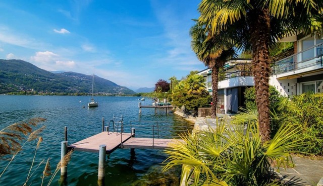 Lovely lakefront duplex with private pier (BELLARIVA LAKE VIEW)