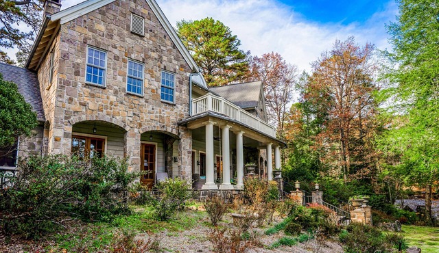 Lovely lakefront estate with boathouse, pickleball, firepit, & stunning view