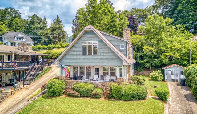Lovely lakefront home with fireplace, pool, tennis, fast WiFi, & washer/dryer