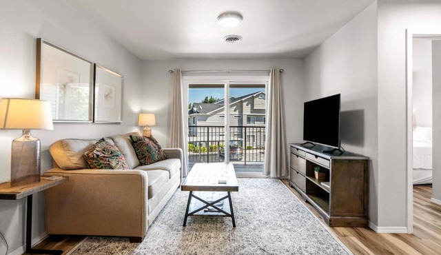 Lovely Lakeharbor Lane 1 bedroom condo in Boise