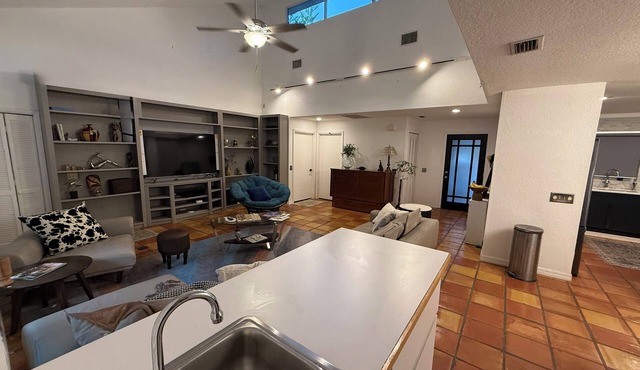 Lovely Lakehouse Oasis with Loft, Pool, Hot tub & Plunge Lake Hollingsworth FSC