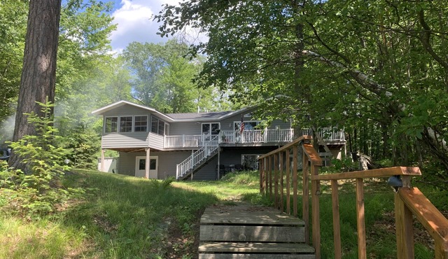 Lovely Lakeside Home, Minutes from Minocqua, on the snowmobile trail!