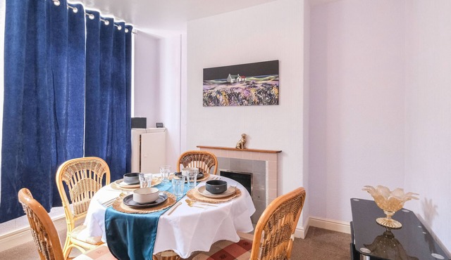 Lovely large 2-Bed House with 2 Reception Rooms