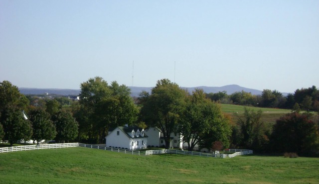 Lovely Large Farmhouse, Pond, Spectacular Views. Great for Events & Retreats