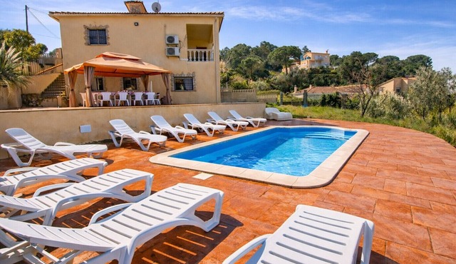 Lovely Lazy days in Lloret de Mar w/private pool!
