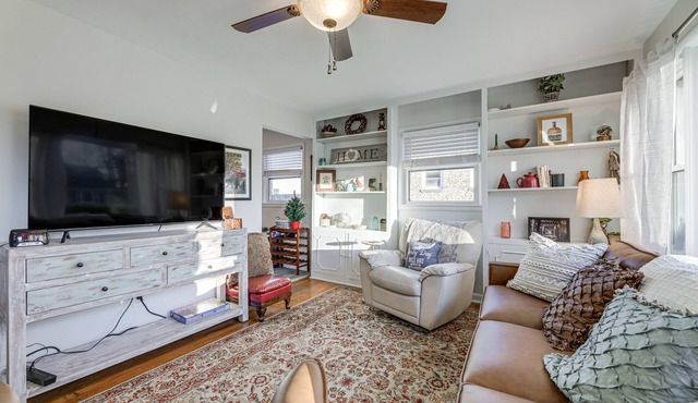 Lovely Lexington Home: 4 Mi to Downtown!